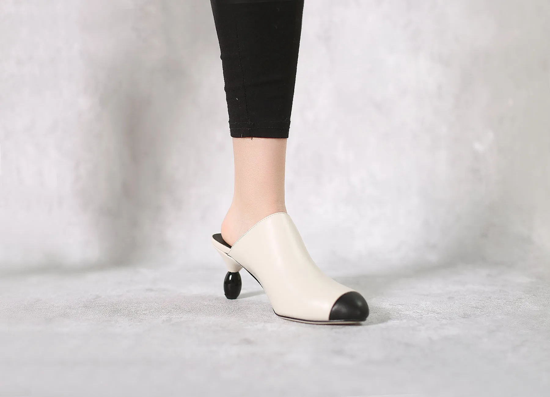 Bead Heel Black Toe Slice Mule
