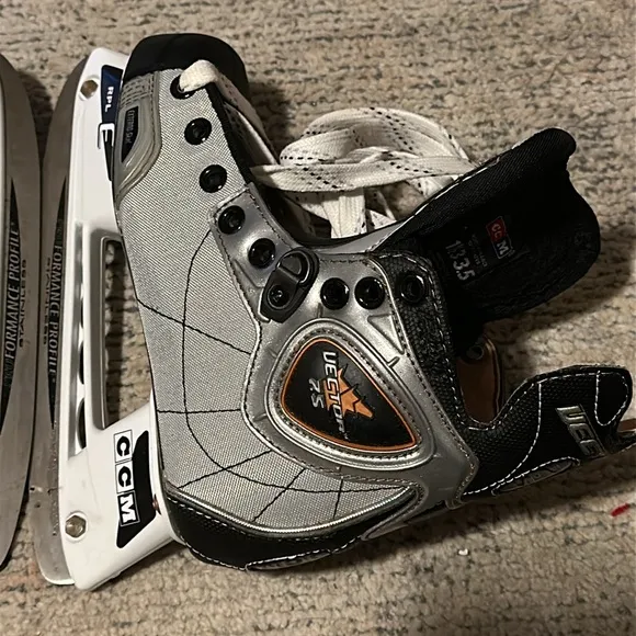 CCM Vector 7.5 Proformance Profile Hockey Skates ERPL Youth Size 1.5