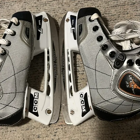 CCM Vector 7.5 Proformance Profile Hockey Skates ERPL Youth Size 1.5