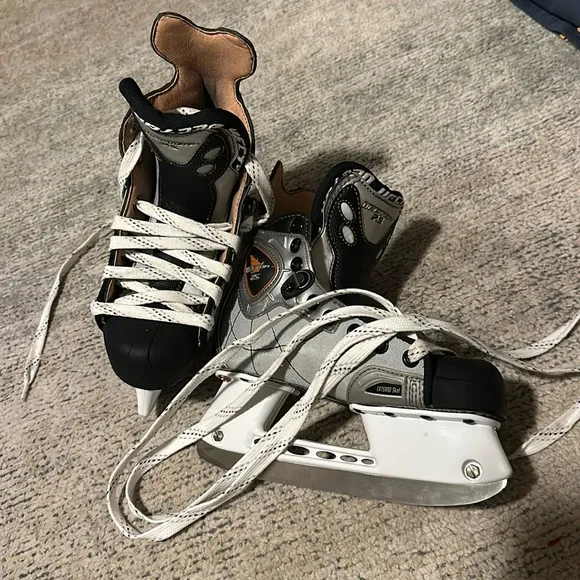 CCM Vector 7.5 Proformance Profile Hockey Skates ERPL Youth Size 1.5