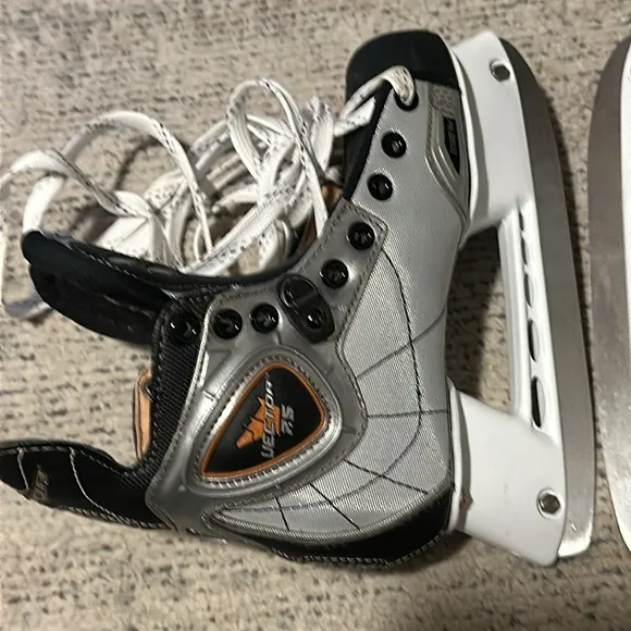 CCM Vector 7.5 Proformance Profile Hockey Skates ERPL Youth Size 1.5