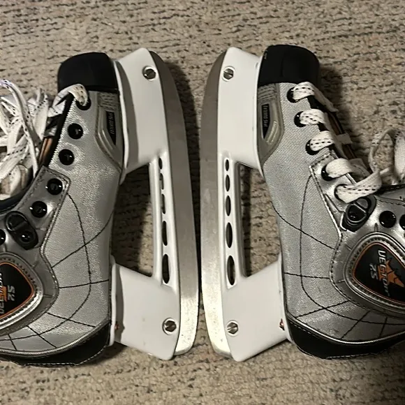 CCM Vector 7.5 Proformance Profile Hockey Skates ERPL Youth Size 1.5