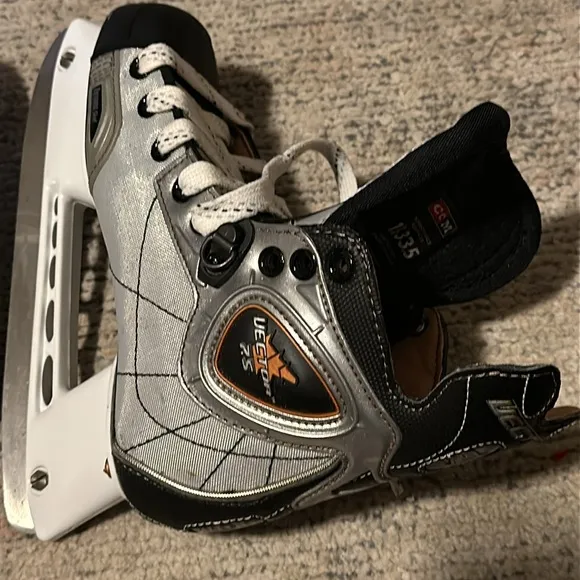 CCM Vector 7.5 Proformance Profile Hockey Skates ERPL Youth Size 1.5