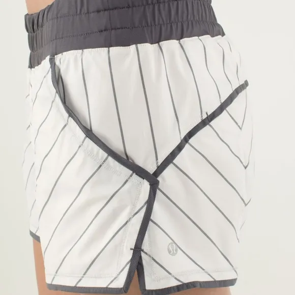 Lululemon Shake &amp; Break ShortSlalom Stripe Angel Wing  Soot Light size 6