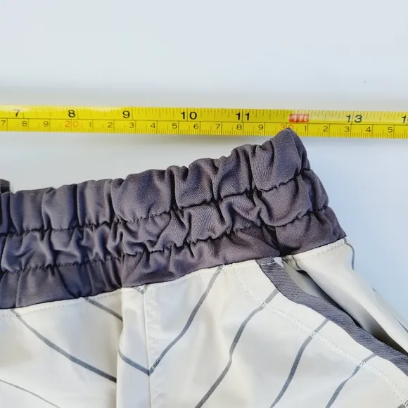 Lululemon Shake &amp; Break ShortSlalom Stripe Angel Wing  Soot Light size 6