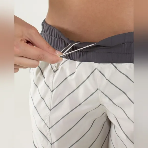 Lululemon Shake &amp; Break ShortSlalom Stripe Angel Wing  Soot Light size 6