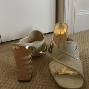 Marc by Marc Jacobs ivory patent mule