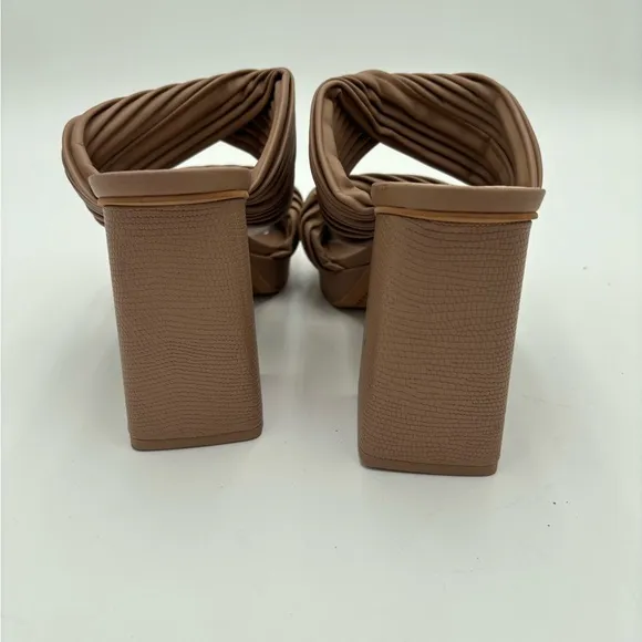 New Women’s Taupe Dolce Vita Beautiful Detailed Sandal Square Toe,size 10