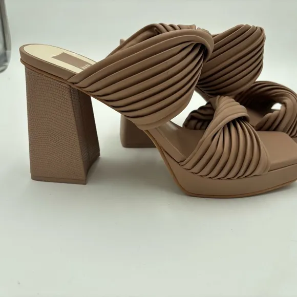 New Women’s Taupe Dolce Vita Beautiful Detailed Sandal Square Toe,size 10