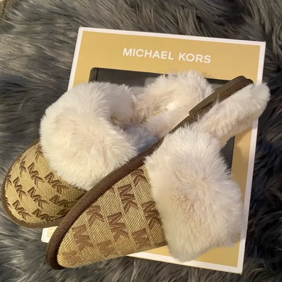 NWB Michael Kors  Women’s Tula Scuff Slip On Cozy Slippers