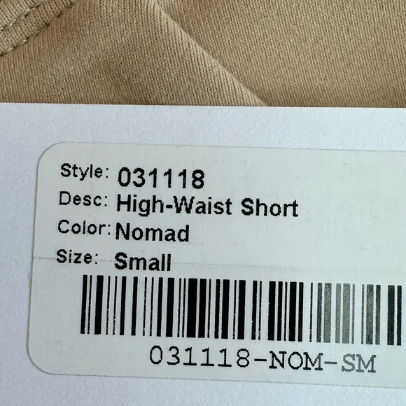 NWT KiraGrace High-Waist Short Cream Size Small