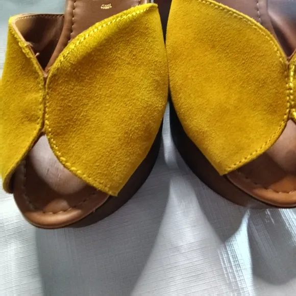 Seychelles Laugh More Suede Platform Wood Wedge Sandals Mustard Italy Size 7