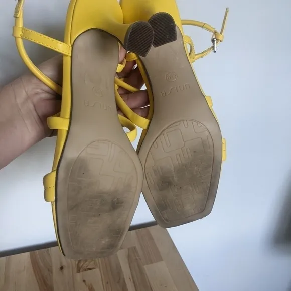 𝅺UNISA Yellow Square Toe Heeled Sandal 6.5