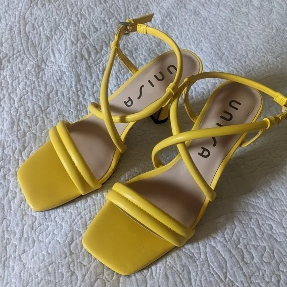 𝅺UNISA Yellow Square Toe Heeled Sandal 6.5