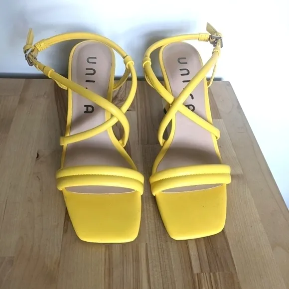 𝅺UNISA Yellow Square Toe Heeled Sandal 6.5