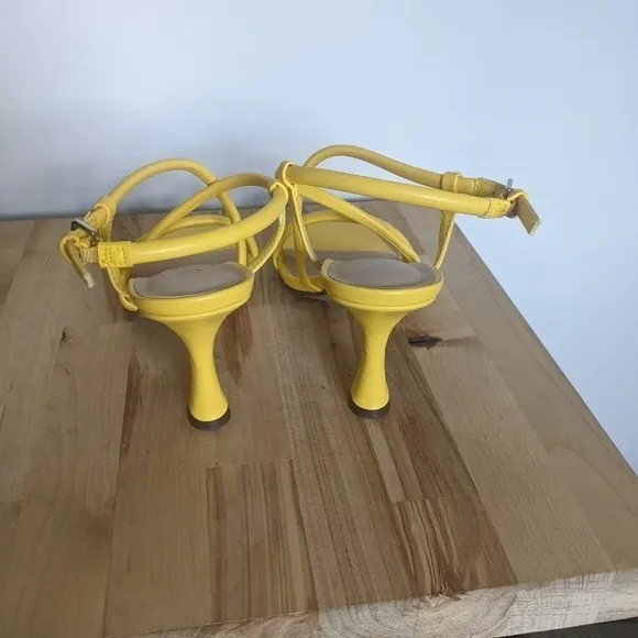 𝅺UNISA Yellow Square Toe Heeled Sandal 6.5