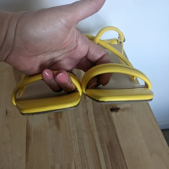 𝅺UNISA Yellow Square Toe Heeled Sandal 6.5
