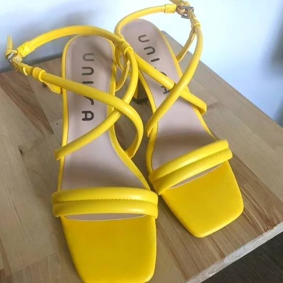 𝅺UNISA Yellow Square Toe Heeled Sandal 6.5
