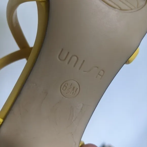 𝅺UNISA Yellow Square Toe Heeled Sandal 6.5