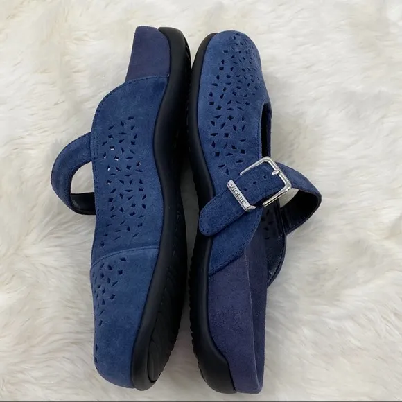 VIONIC Lidia Slip On Mules US 6 / EU 37 Blue Laser-Cut Suede