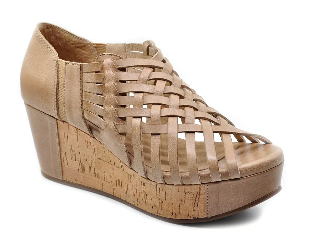 WOMEN'S CHOCOLAT BLU WINIX PLATFORM SANDAL IN SAND