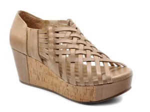 WOMEN'S CHOCOLAT BLU WINIX PLATFORM SANDAL IN SAND